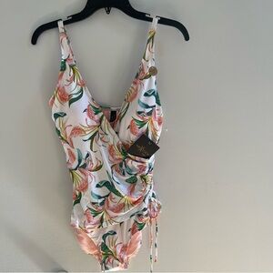 NWT Nip Tuck one-piece multifit cup swimsuit